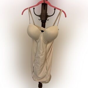 Maidenform ultra firm built-in-bra slip size 38D shape wear w/removable straps